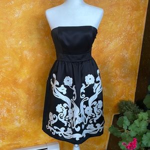 Short strapless black dress with white flower design